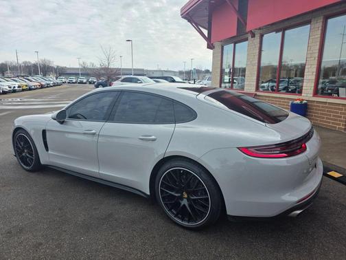 2020 Porsche Panamera 4