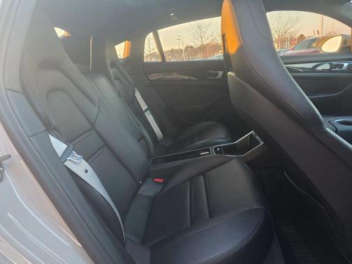 2020 Porsche Panamera 4