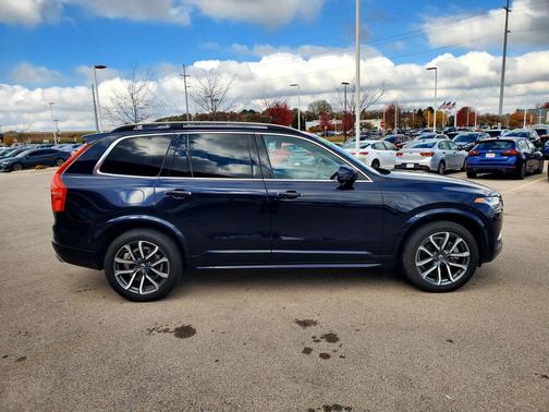 2019 Volvo XC90 T6 Momentum