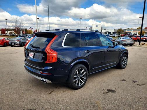2019 Volvo XC90 T6 Momentum