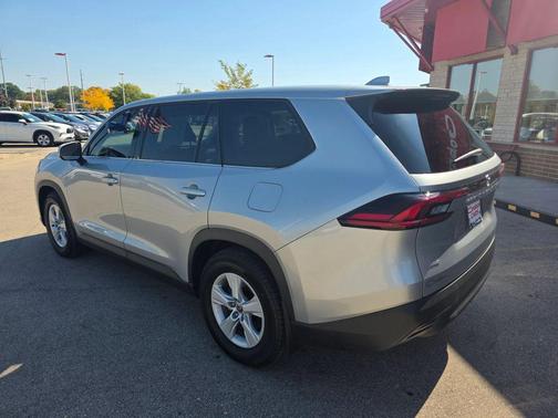 2025 Toyota Highlander LE