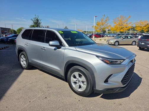 2025 Toyota Highlander LE