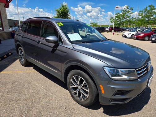 Platinum Gray Metallic 2020 Volkswagen Tiguan 2.0T SE