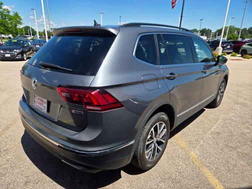 Platinum Gray Metallic 2020 Volkswagen Tiguan 2.0T SE