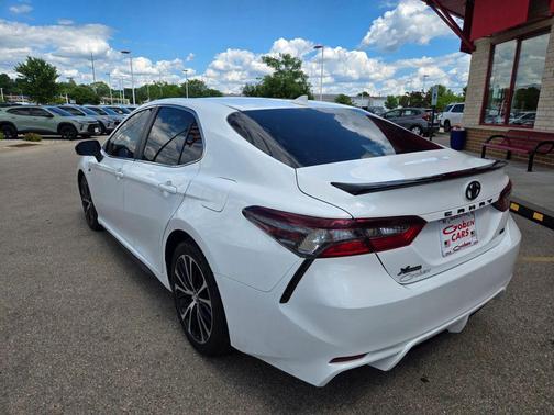 Super White 2021 Toyota Camry SE