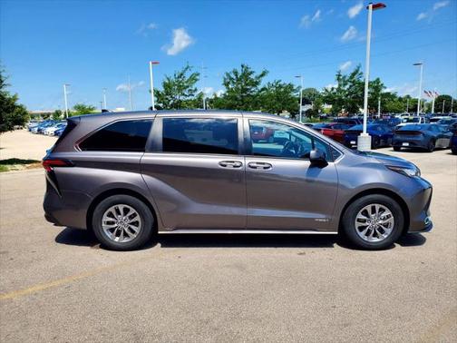 2021 Toyota Sienna XLE 7 Passenger