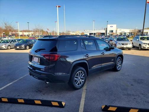 2017 GMC Acadia SLE-2