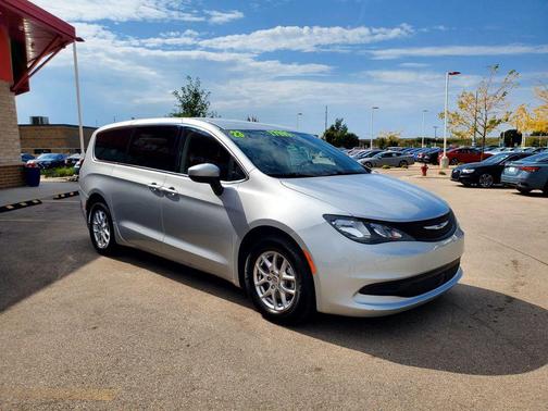 2023 Chrysler Voyager LX