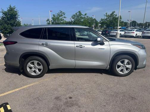 Celestial Silver Metallic 2020 Toyota Highlander Hybrid LE