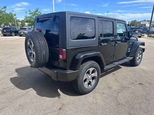 Black Clearcoat 2016 Jeep Wrangler Unlimited Sahara
