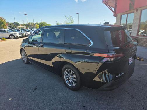 2021 Toyota Sienna LE