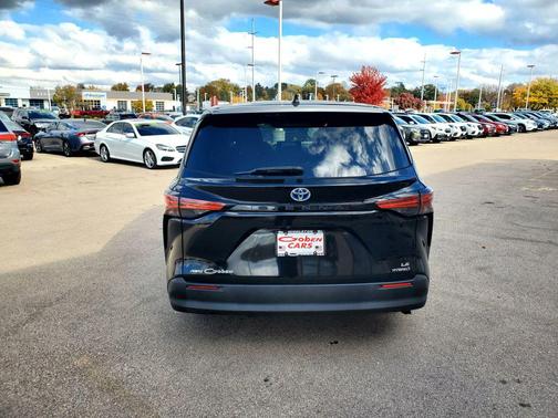 2021 Toyota Sienna LE
