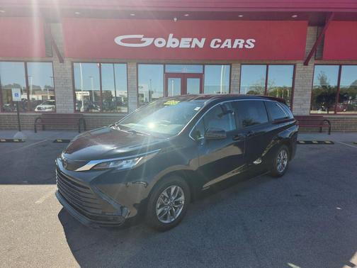 2021 Toyota Sienna LE