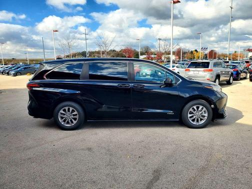2021 Toyota Sienna LE