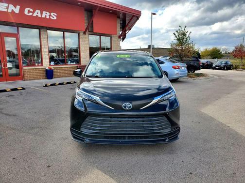 2021 Toyota Sienna LE