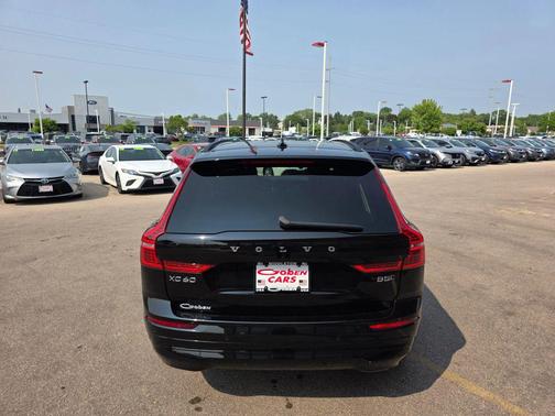 2022 Volvo XC60 B5 Momentum