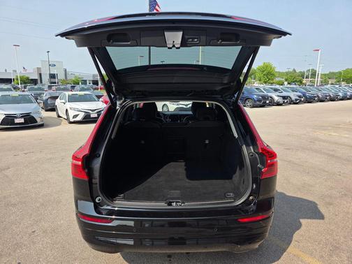 2022 Volvo XC60 B5 Momentum