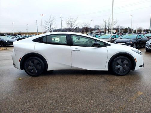 2024 Toyota Prius LE