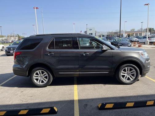 Photo 5 of 15 of 2019 Ford Explorer XLT