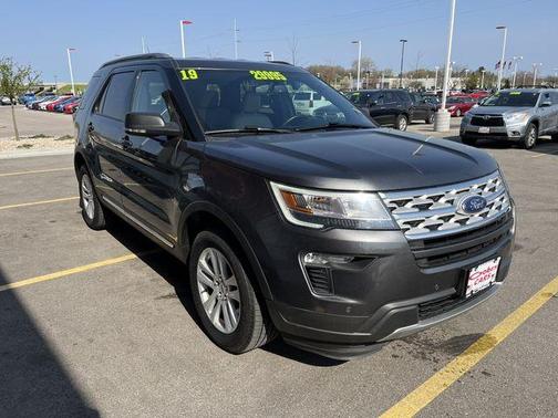 Photo 4 of 15 of 2019 Ford Explorer XLT