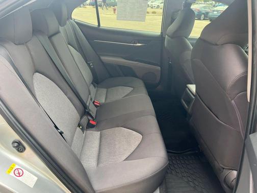 Celestial Silver Metallic 2018 Toyota Camry LE