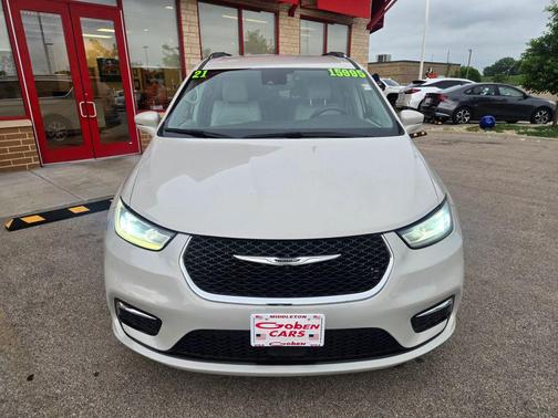 Luxury White Pearlcoat 2021 Chrysler Pacifica Touring L