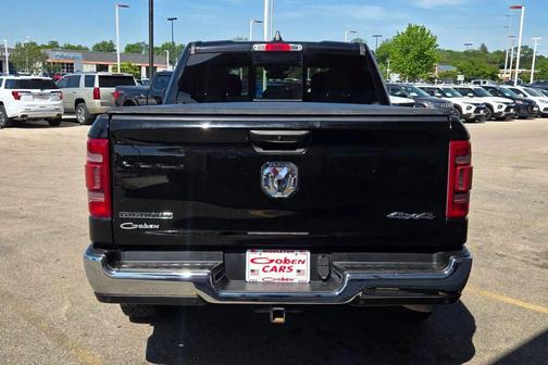 Diamond Black Crystal Pearlcoat 2024 RAM 1500 Big Horn/Lone Star