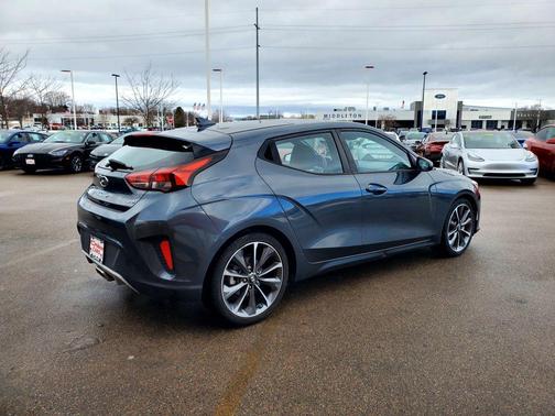 2020 Hyundai Veloster 2
