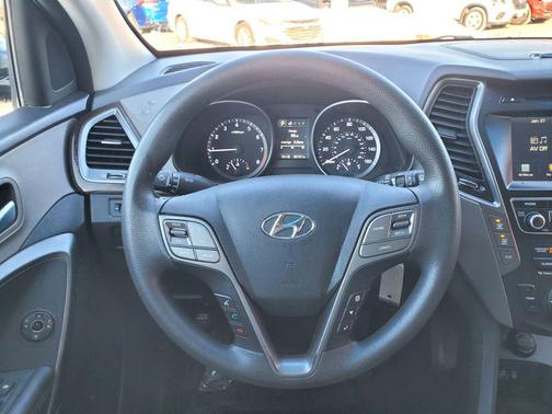 2017 Hyundai SANTA FE SE