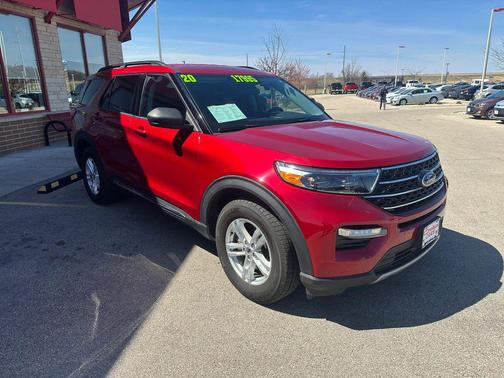 Rapid Red Metallic Tinted Clearcoat 2020 Ford Explorer XLT