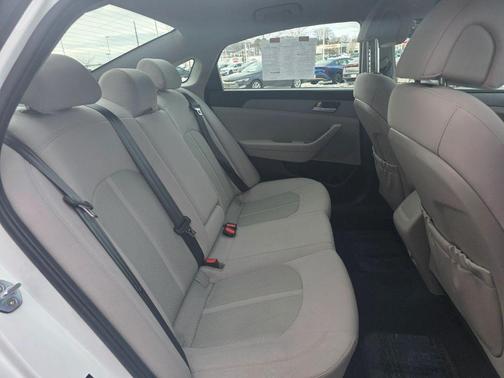 2017 Hyundai SONATA SE