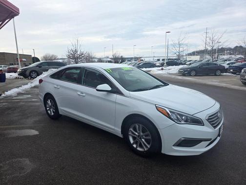 2017 Hyundai SONATA SE