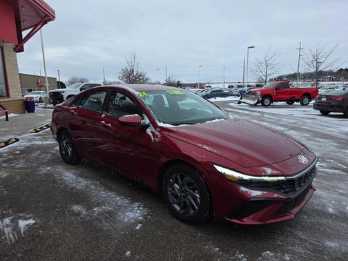 2024 Hyundai ELANTRA SEL