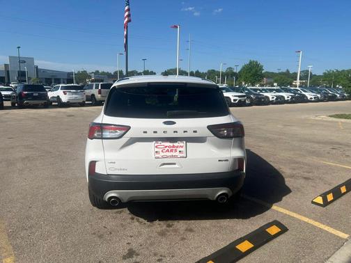 Oxford White 2022 Ford Escape SE
