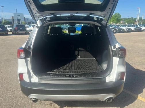 Oxford White 2022 Ford Escape SE