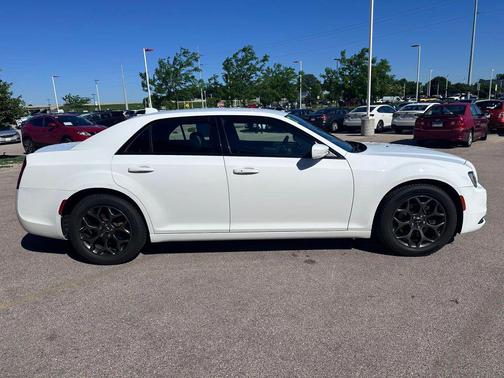 Bright White Clearcoat 2017 Chrysler 300 S