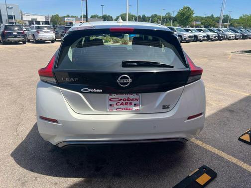 Pearl White Tricoat 2023 Nissan Leaf SV PLUS 60 kWh