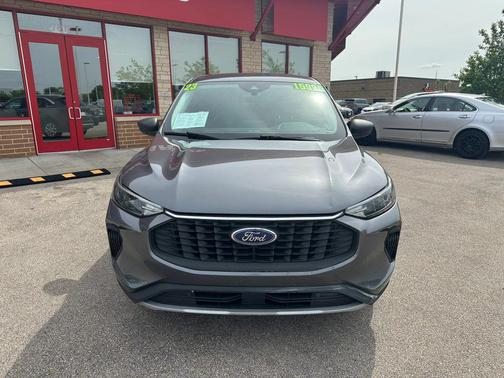 Carbonized Gray Metallic 2023 Ford Escape Active