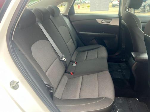 Snow White Pearl 2024 Kia Forte LXS