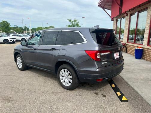 Modern Steel Metallic 2019 Honda Pilot LX