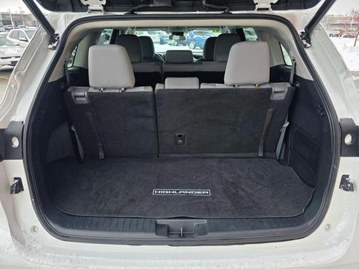 2022 Toyota Highlander LE