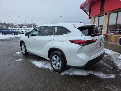 2022 Toyota Highlander LE