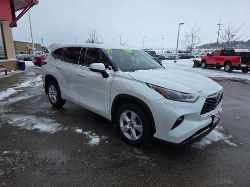 2022 Toyota Highlander LE