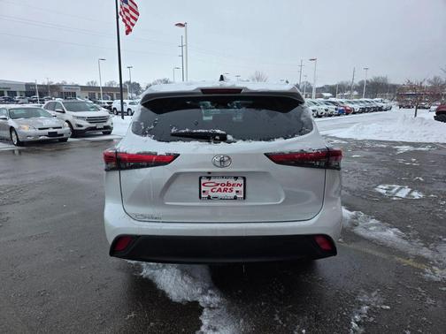 2022 Toyota Highlander LE