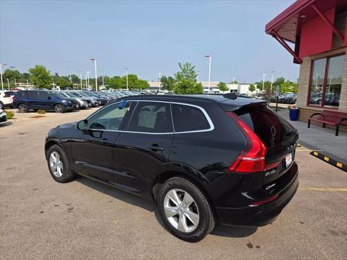 2022 Volvo XC60 B5 Momentum