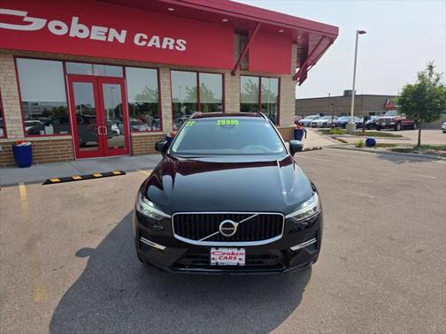 2022 Volvo XC60 B5 Momentum