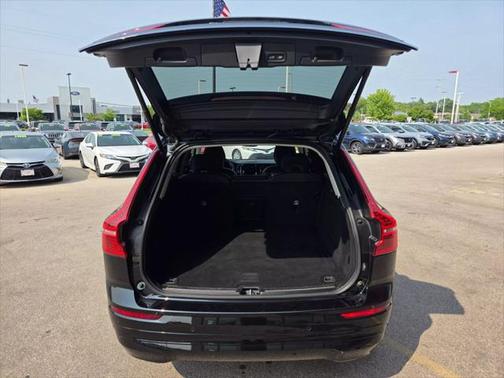 2022 Volvo XC60 B5 Momentum
