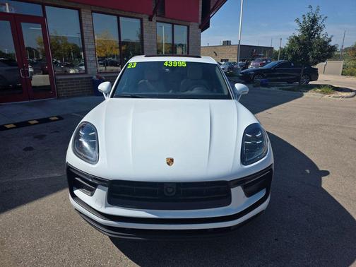 2023 Porsche Macan T Sport Utility 4D