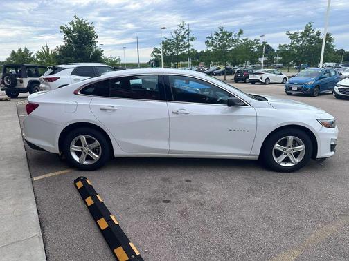 Summit White 2023 Chevrolet Malibu 1LS