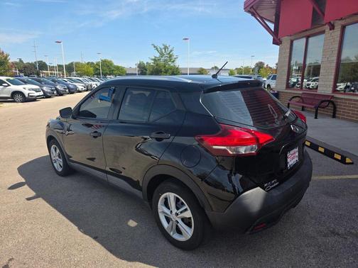 2019 Nissan Kicks S